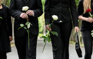 Vainajan pukeminen ja hautajaisiin pukeutuminen